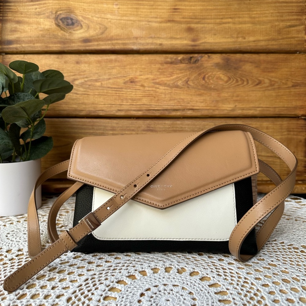 GIVENCHY
CROSS3 leather crossbody bag